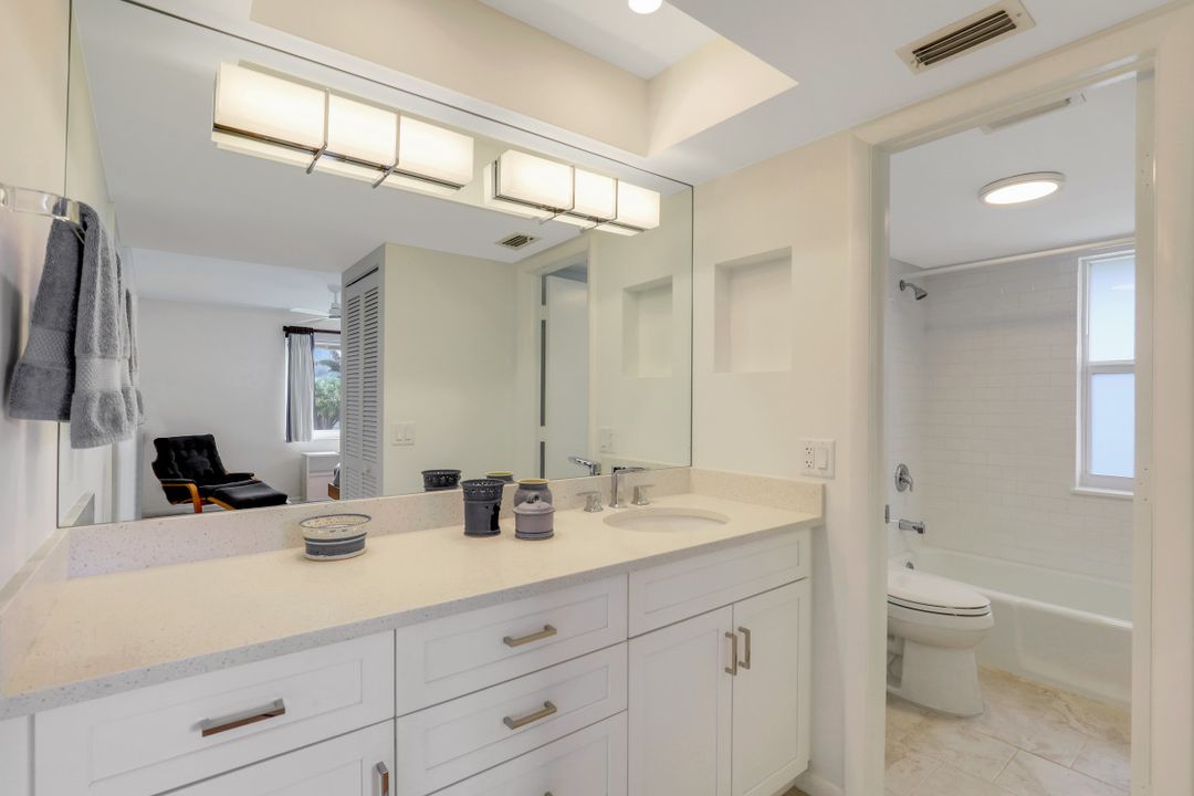 200 Albi Rd #4, Naples, FL 34112