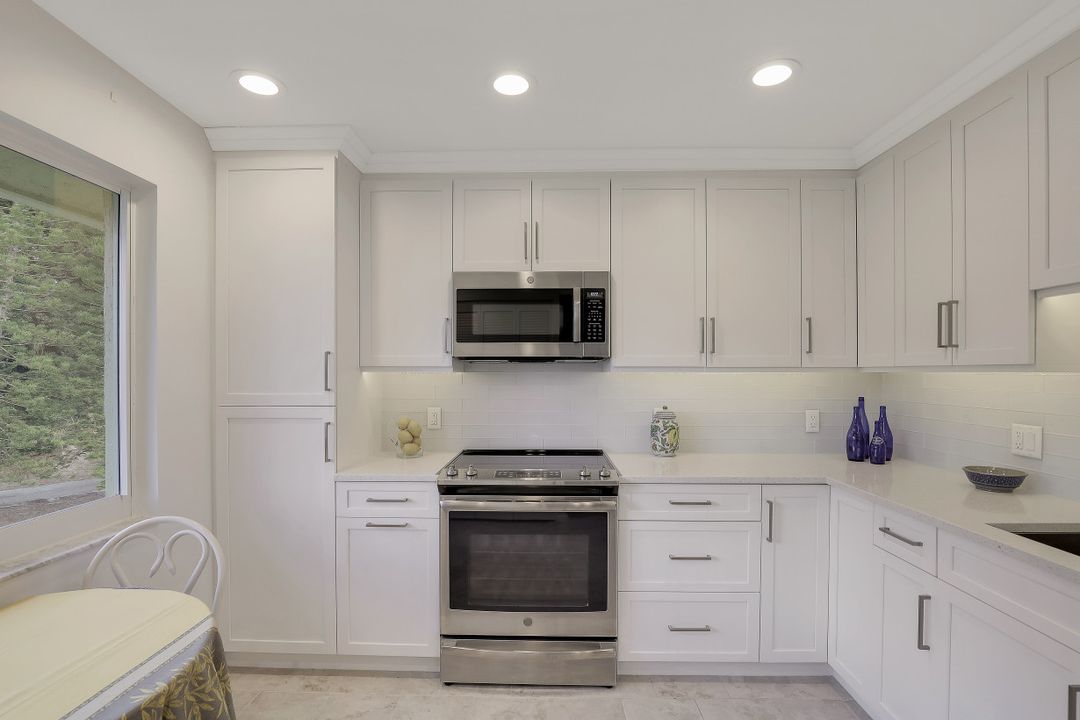 200 Albi Rd #4, Naples, FL 34112