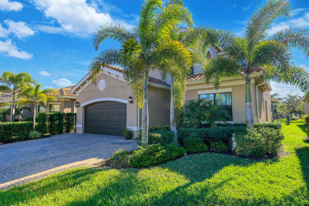 11727 Kati Falls Ln, Fort Myers, FL 33913