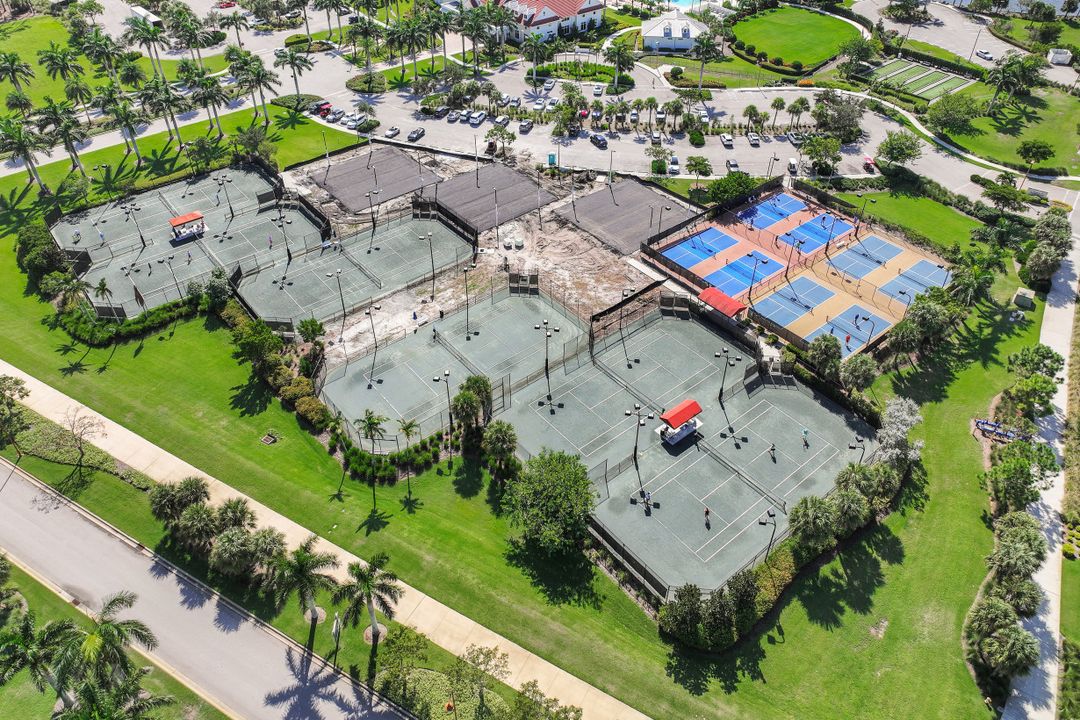 6927 Cay Ct, Naples, FL 34113