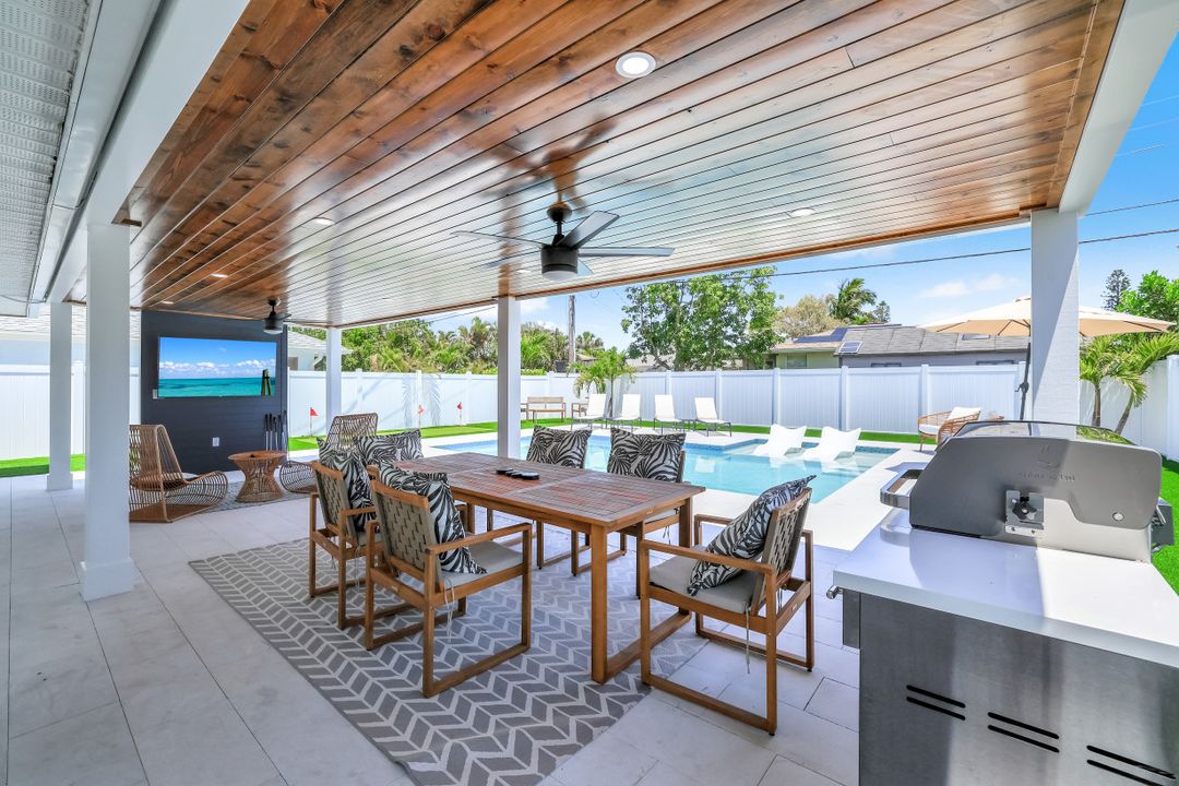 639 98th Ave N, Naples, FL 34108