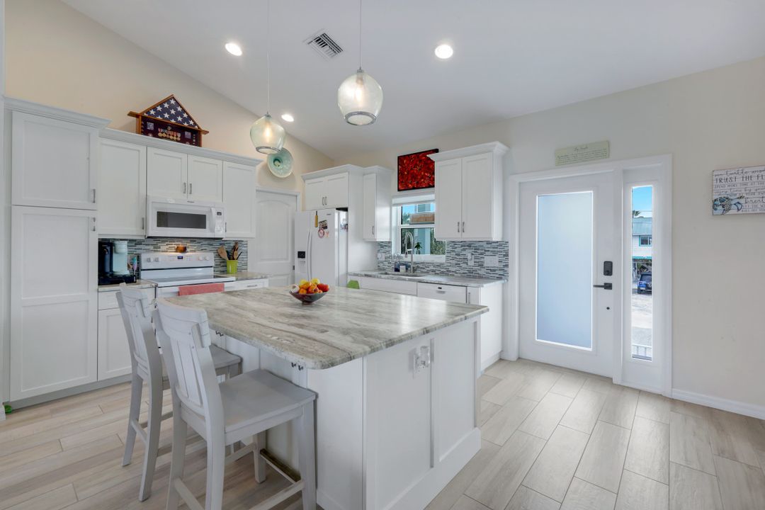 555 Piedmont Rd, Sanibel, FL 33957