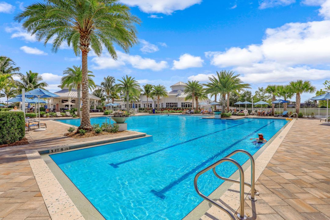 9493 Night Heron Ln, Naples, FL 34120