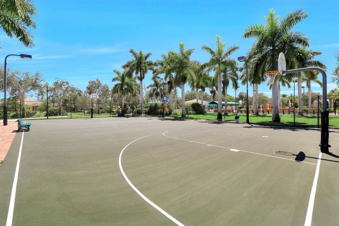 5972 Via Bella Ct, Naples, FL 34109