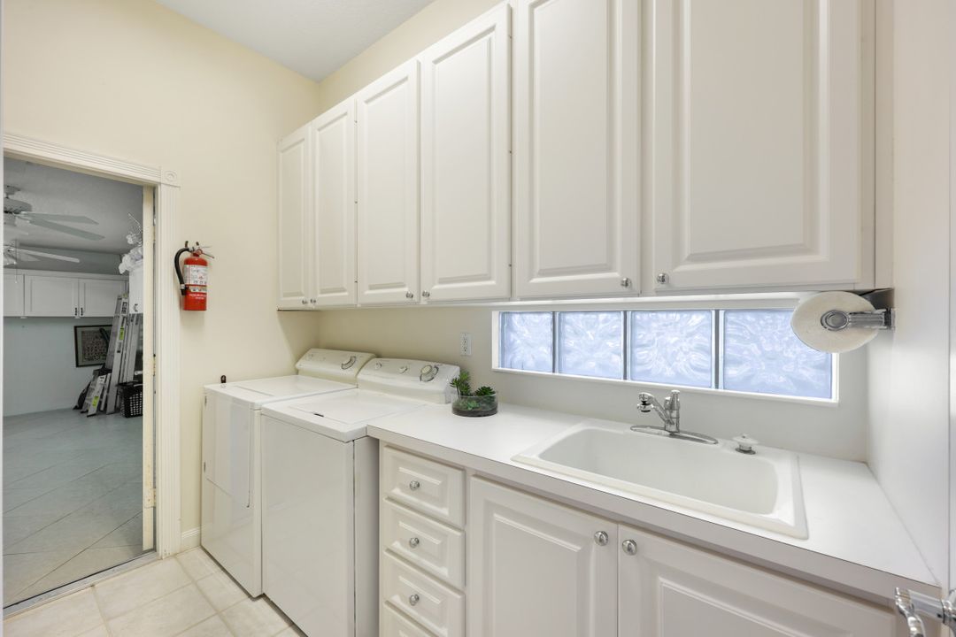 5972 Via Bella Ct, Naples, FL 34109