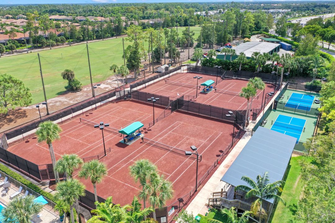 7497 Lantana Cir, Naples, FL 34119