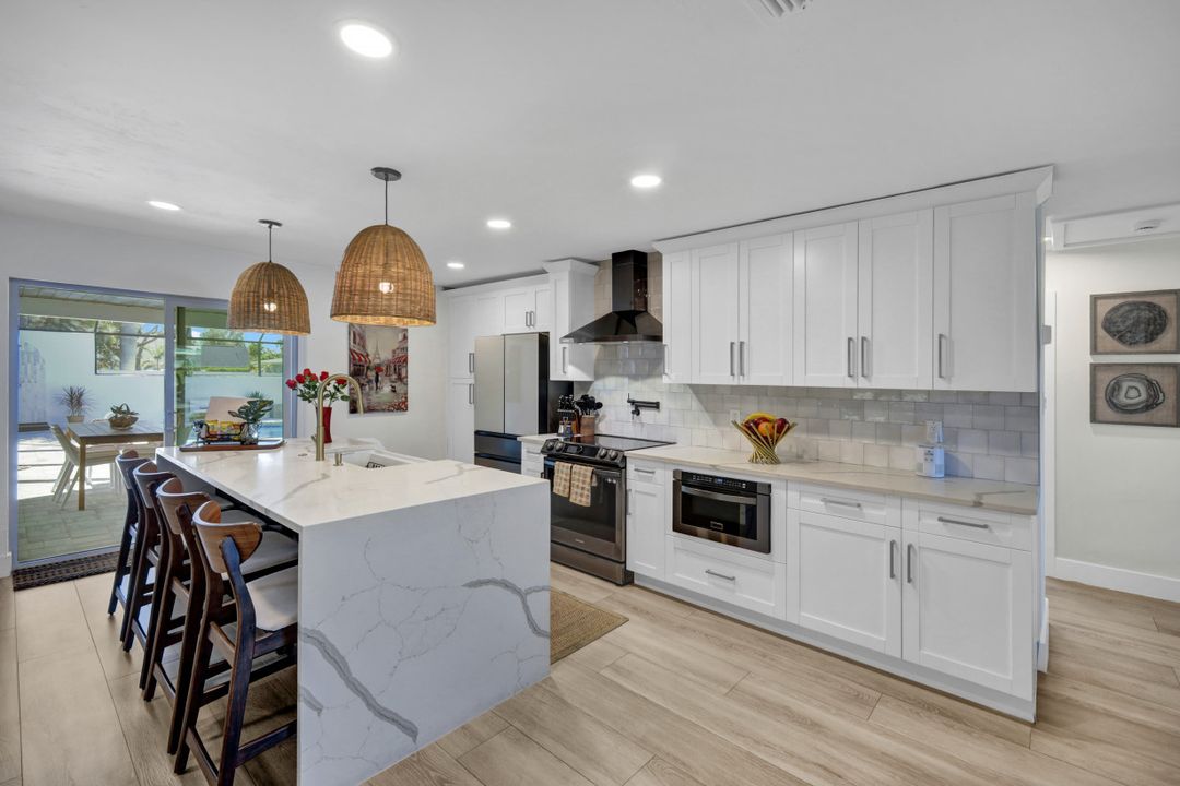 800 Sunset Vista Dr, Fort Myers, FL 33919
