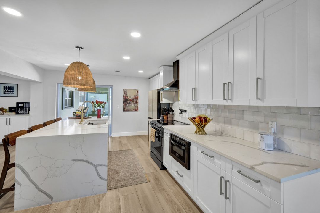800 Sunset Vista Dr, Fort Myers, FL 33919