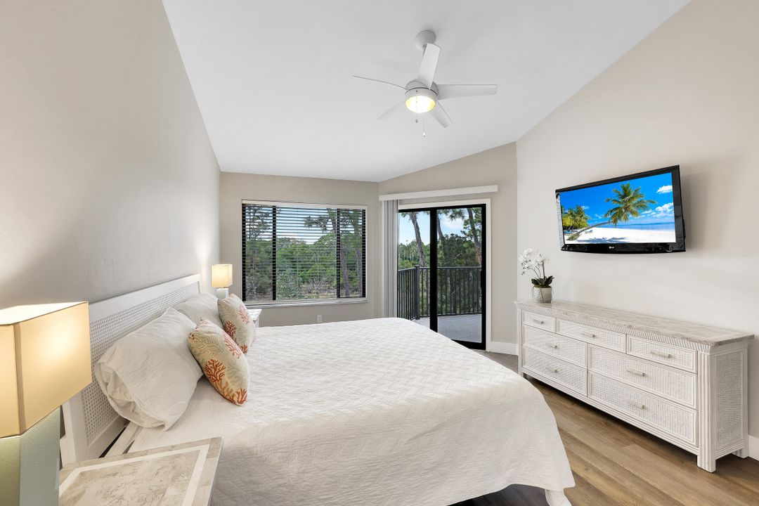 27106 Oakwood Lake Dr, Bonita Springs, FL 34134