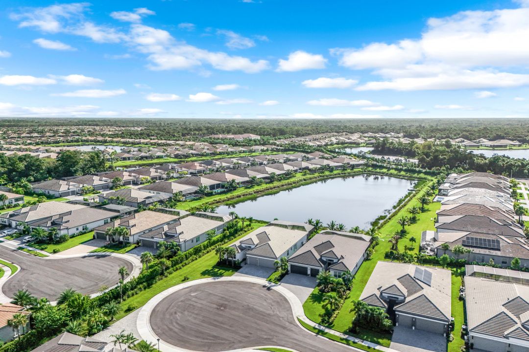 12092 Eucalyptus Wy, Naples, FL 34120