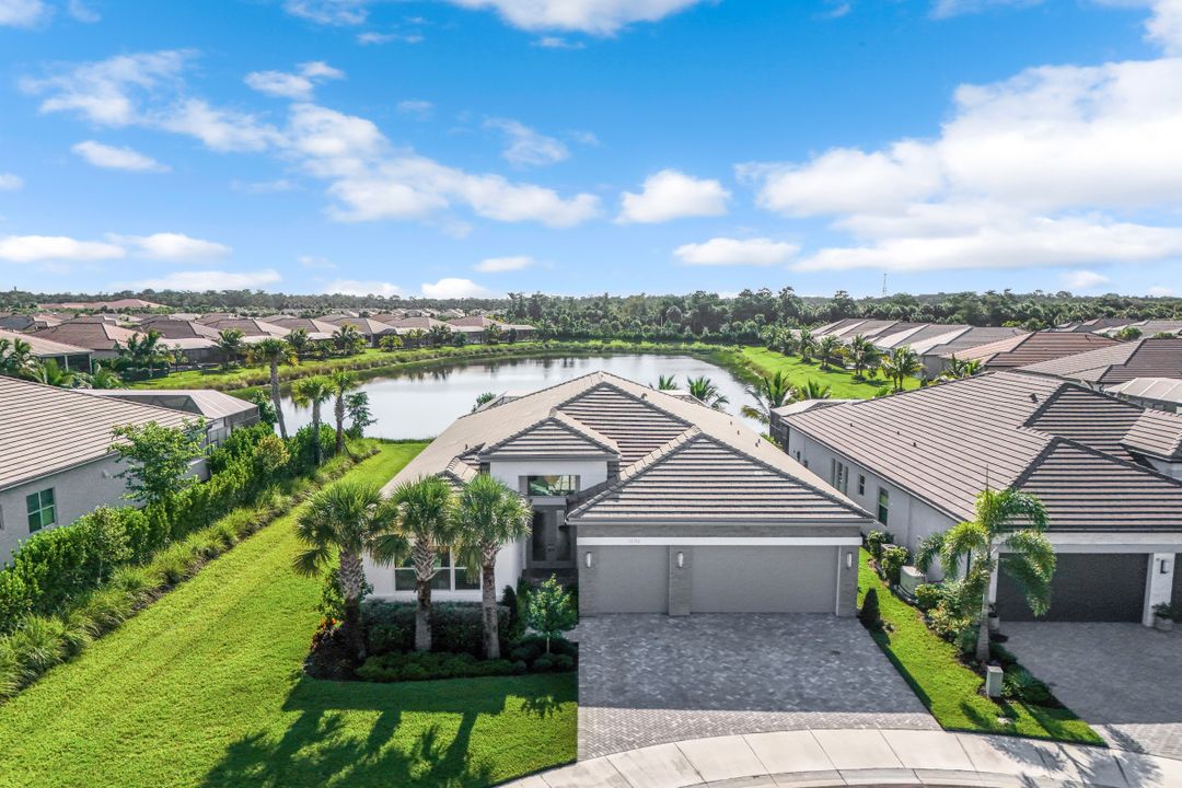 12092 Eucalyptus Wy, Naples, FL 34120