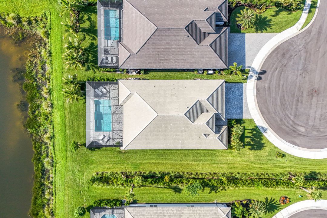 12092 Eucalyptus Wy, Naples, FL 34120