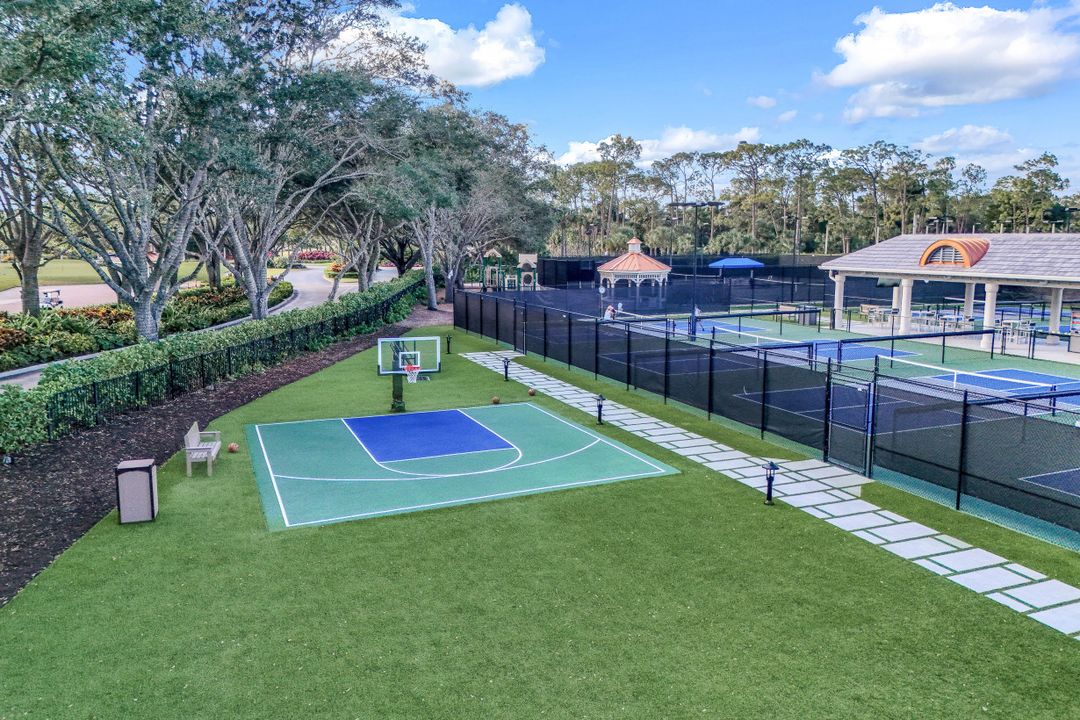 2390 King Palm Way, Naples, FL 34105