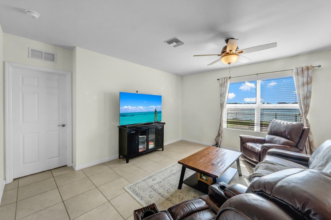 2628 Manzilla Ln, Cape Coral, FL 33909