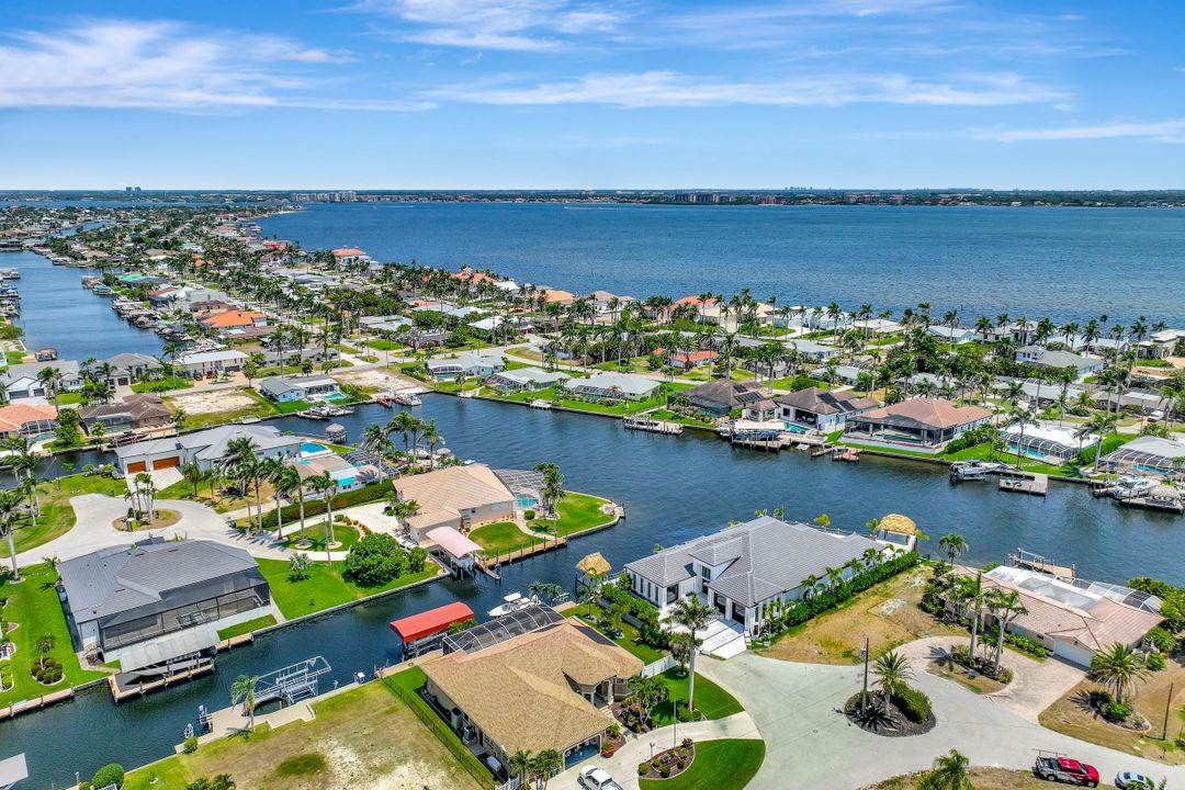 5346 Baypoint Ct, Cape Coral, FL 33904