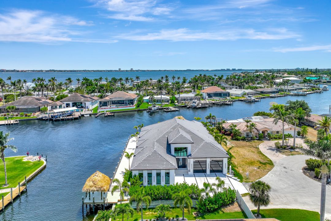 5346 Baypoint Ct, Cape Coral, FL 33904