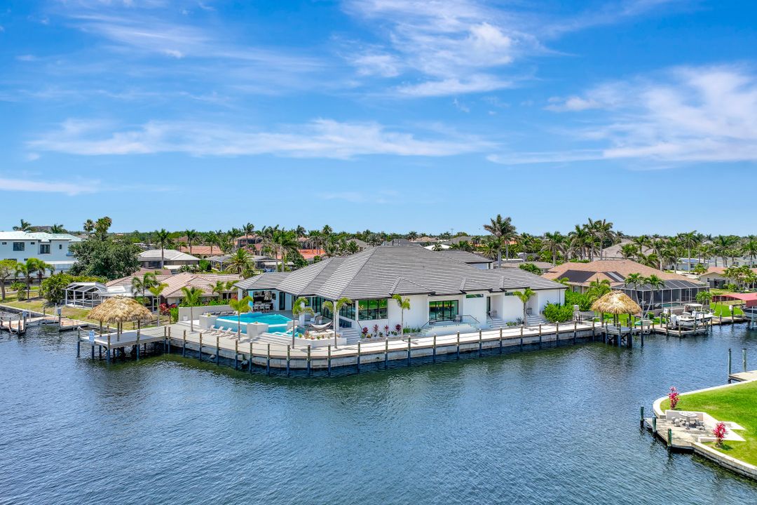 5346 Baypoint Ct, Cape Coral, FL 33904