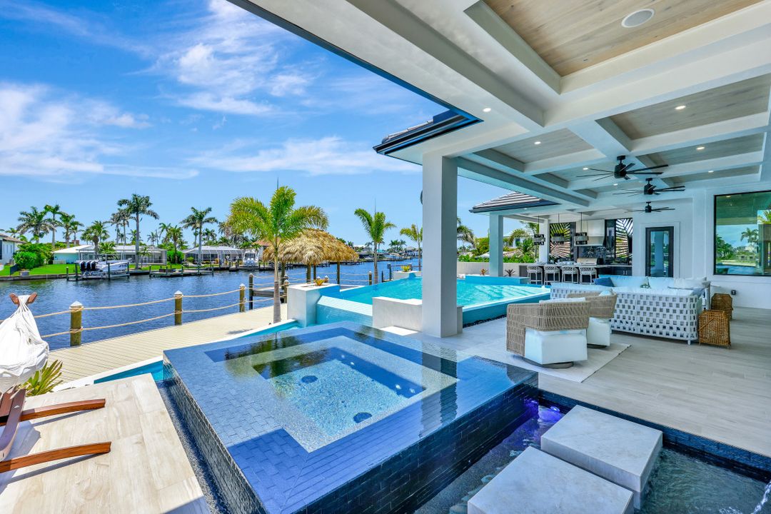 5346 Baypoint Ct, Cape Coral, FL 33904