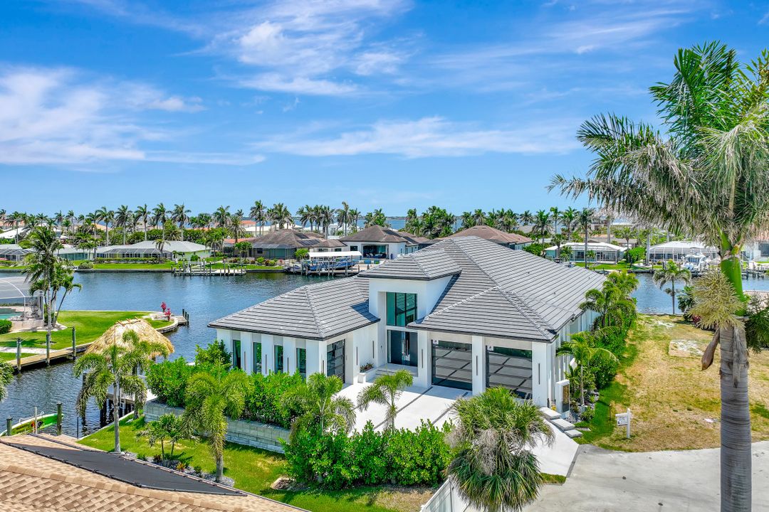 5346 Baypoint Ct, Cape Coral, FL 33904