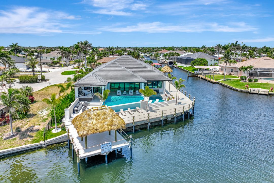 5346 Baypoint Ct, Cape Coral, FL 33904