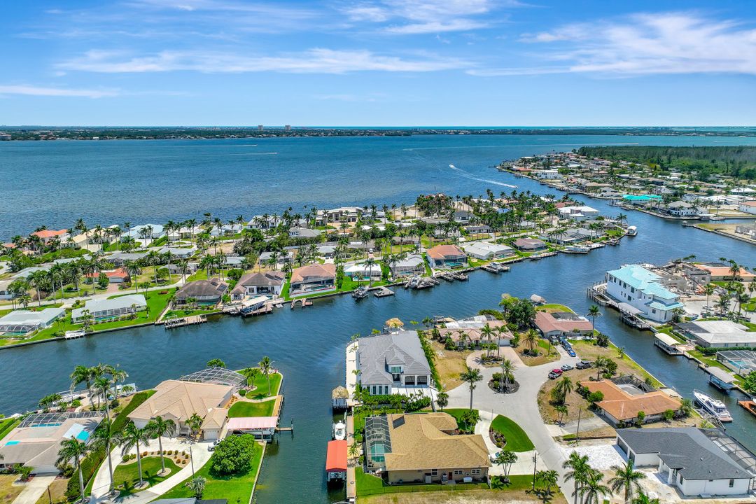 5346 Baypoint Ct, Cape Coral, FL 33904