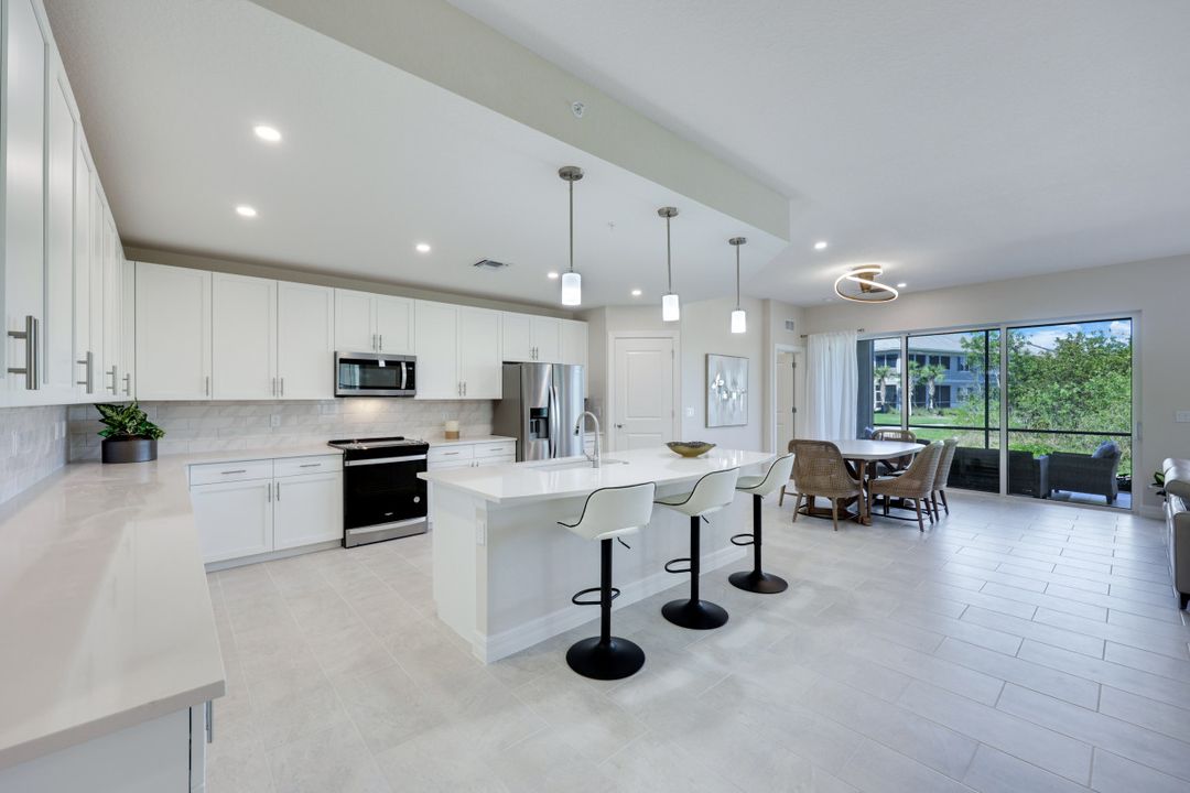 273 Indies Dr E #102, Naples, FL 34114