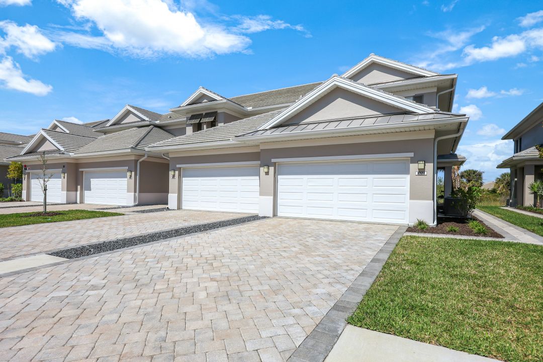 273 Indies Dr E #102, Naples, FL 34114