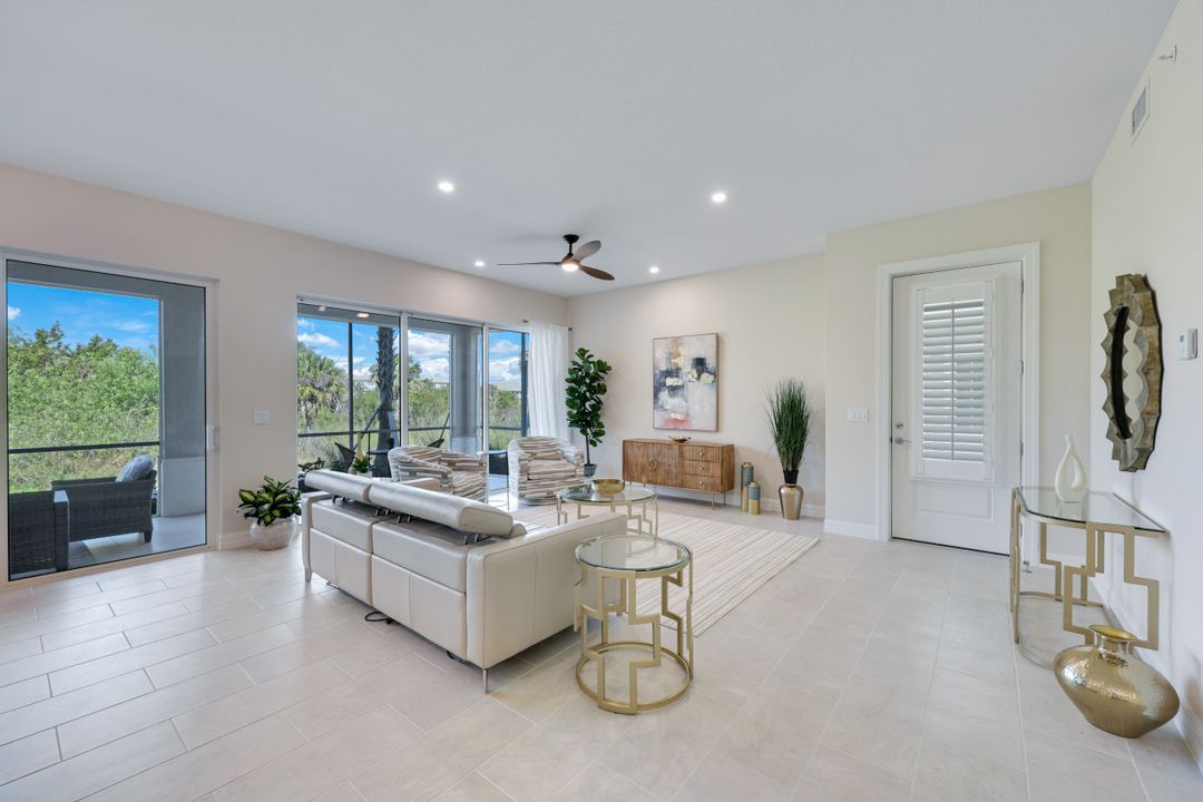 273 Indies Dr E #102, Naples, FL 34114
