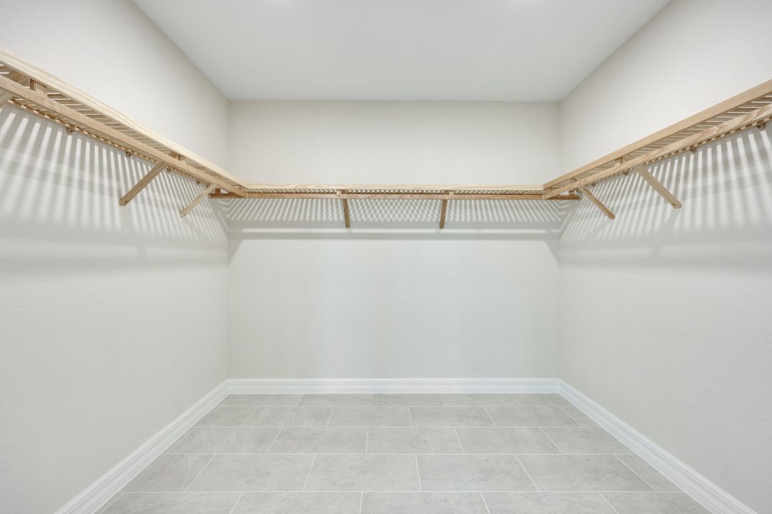 273 Indies Dr E #102, Naples, FL 34114