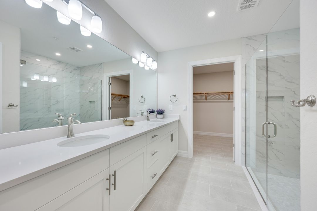 273 Indies Dr E #102, Naples, FL 34114
