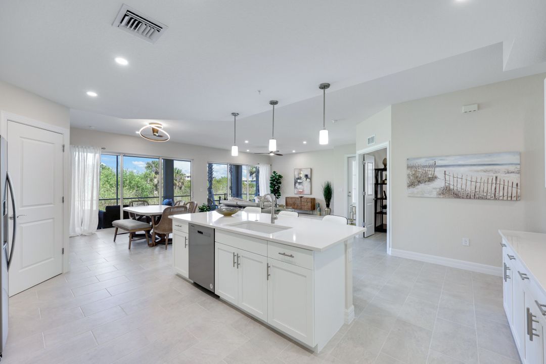273 Indies Dr E #102, Naples, FL 34114