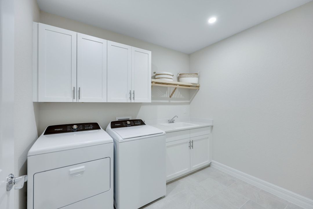 273 Indies Dr E #102, Naples, FL 34114
