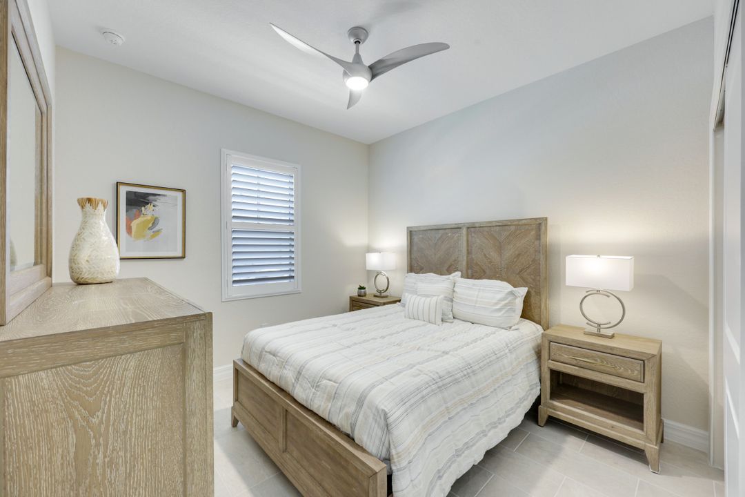 273 Indies Dr E #102, Naples, FL 34114