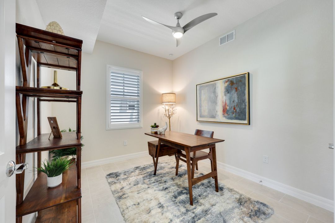 273 Indies Dr E #102, Naples, FL 34114