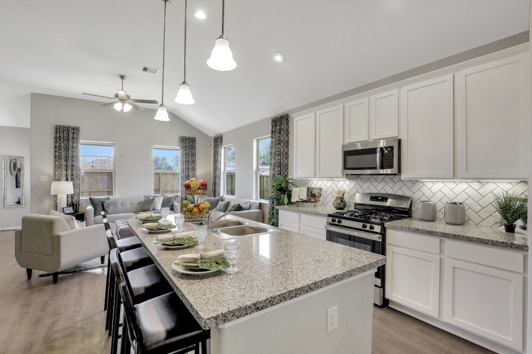 7778 W Little York Rd, Houston, TX 77040