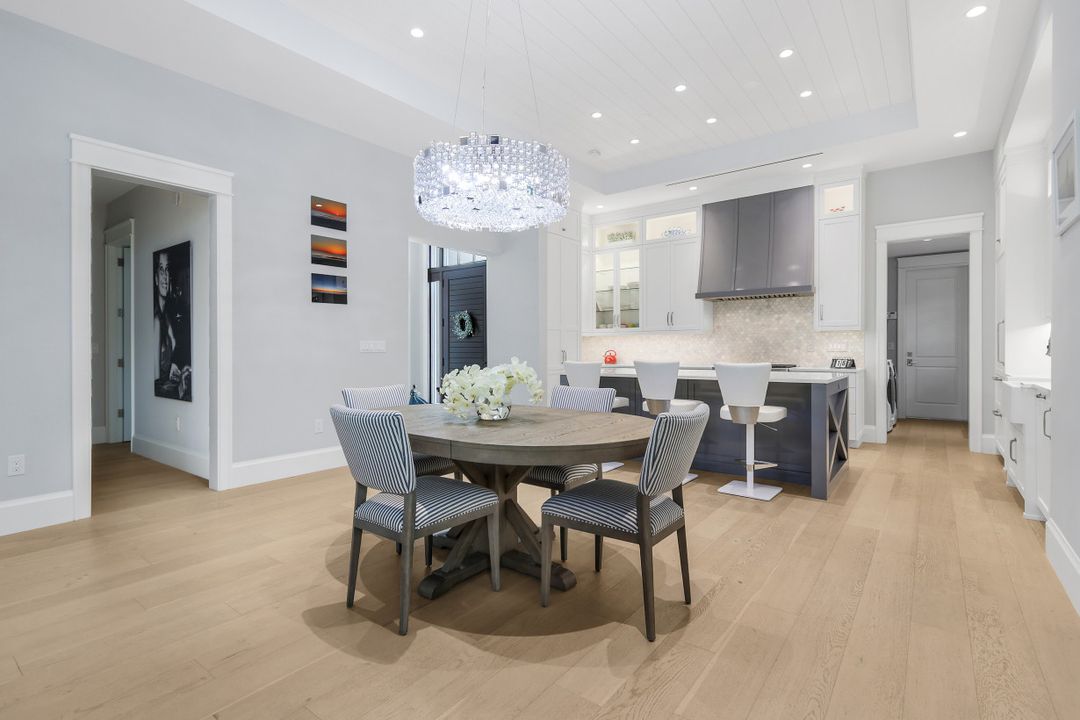 1463 2nd Ave S, Naples, FL 34102