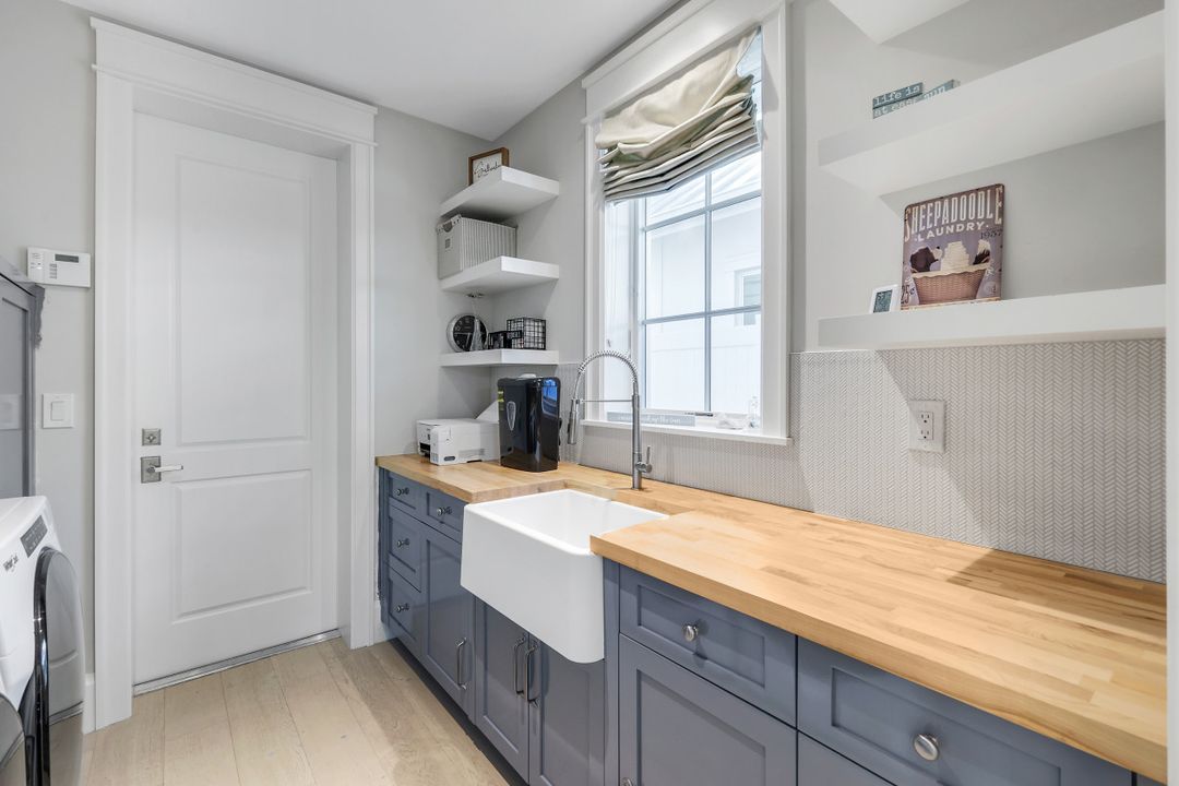 1463 2nd Ave S, Naples, FL 34102