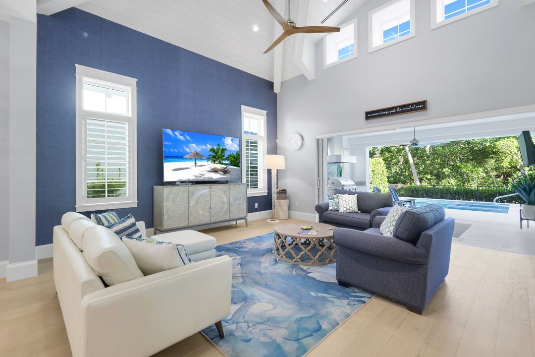 1463 2nd Ave S, Naples, FL 34102