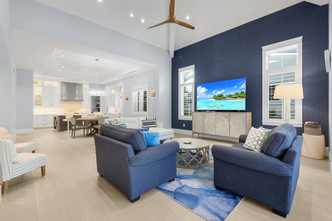 1463 2nd Ave S, Naples, FL 34102