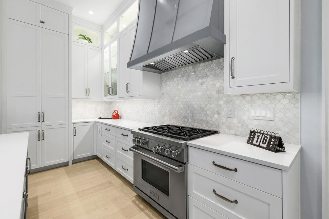 1463 2nd Ave S, Naples, FL 34102