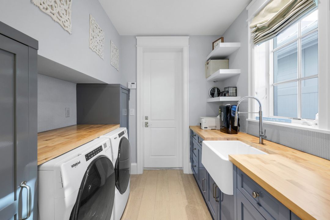 1463 2nd Ave S, Naples, FL 34102