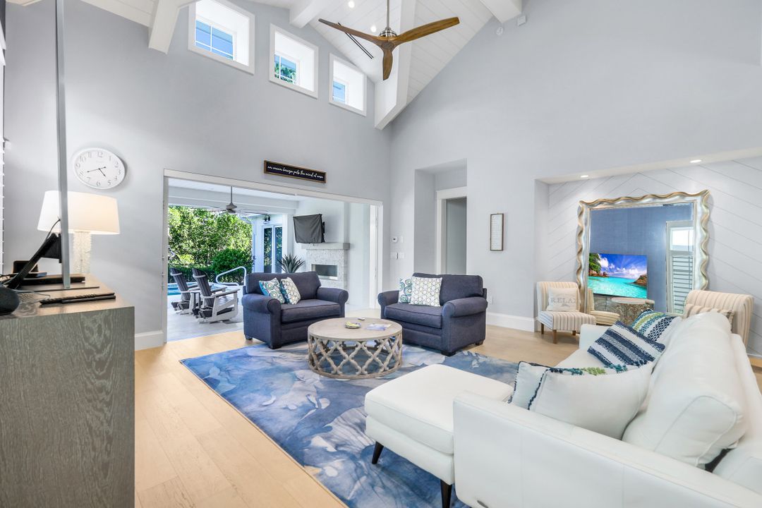 1463 2nd Ave S, Naples, FL 34102