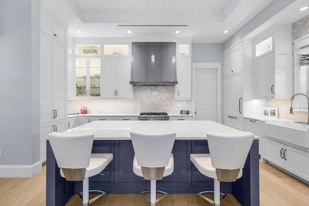 1463 2nd Ave S, Naples, FL 34102