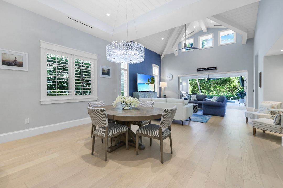 1463 2nd Ave S, Naples, FL 34102