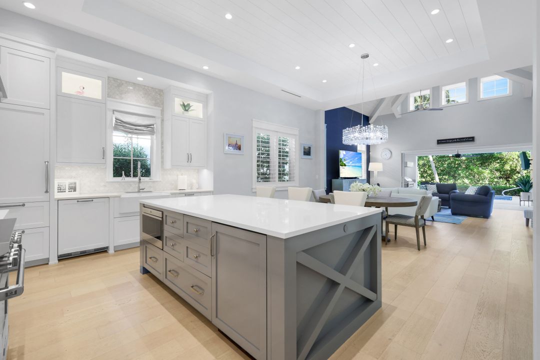 1463 2nd Ave S, Naples, FL 34102