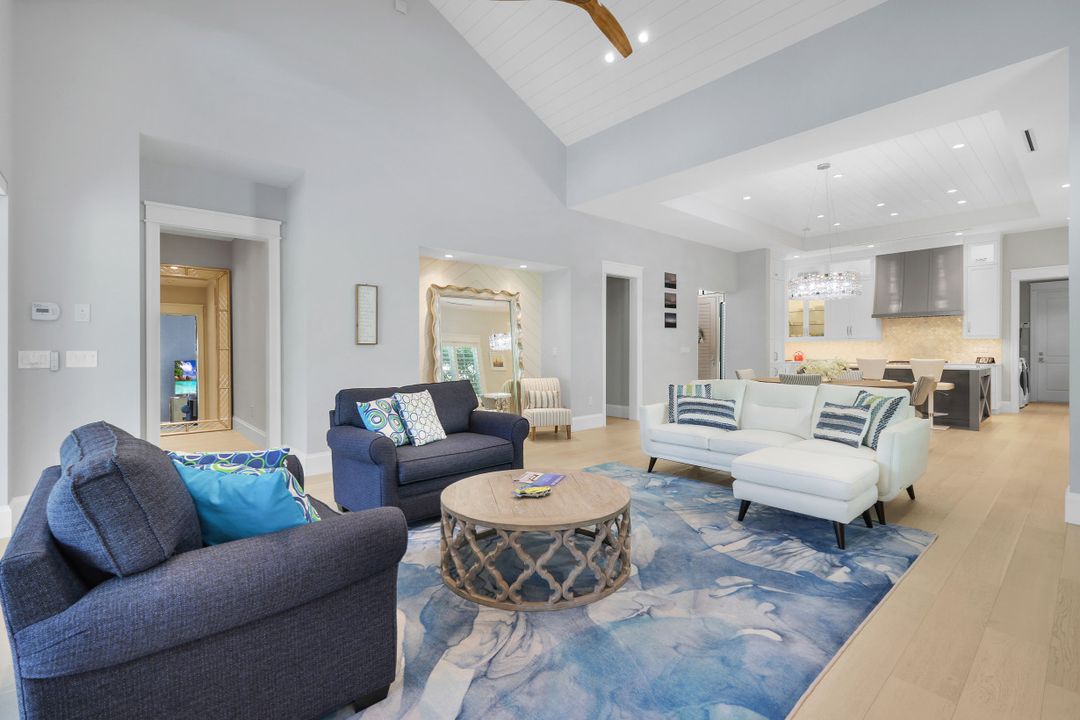 1463 2nd Ave S, Naples, FL 34102