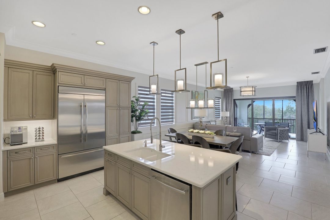 16386 Viansa Way #301, Naples, FL 34110