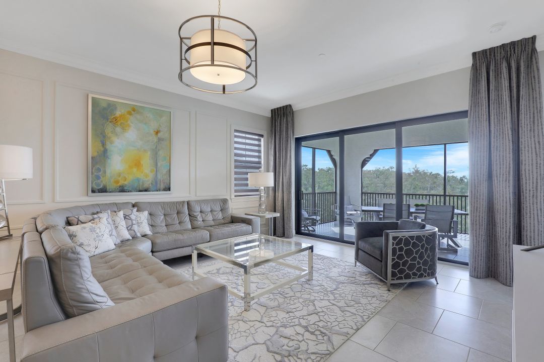 16386 Viansa Way #301, Naples, FL 34110