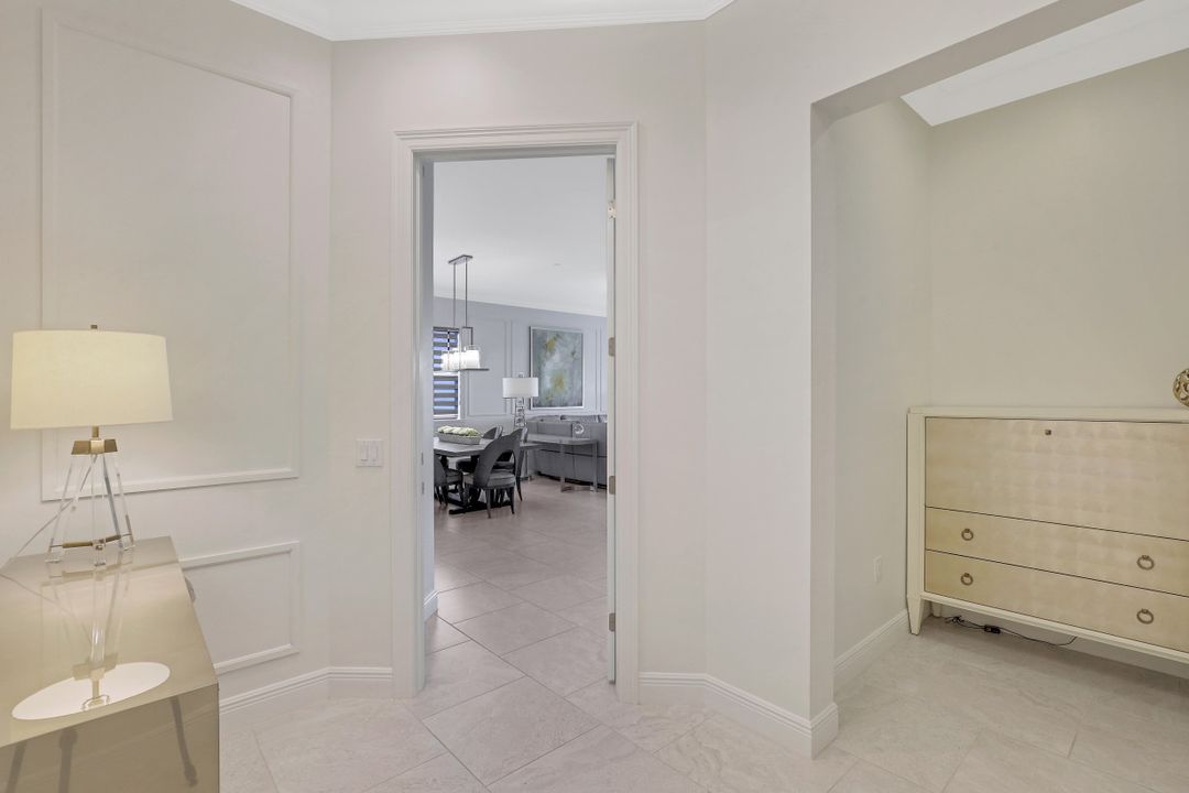 16386 Viansa Way #301, Naples, FL 34110