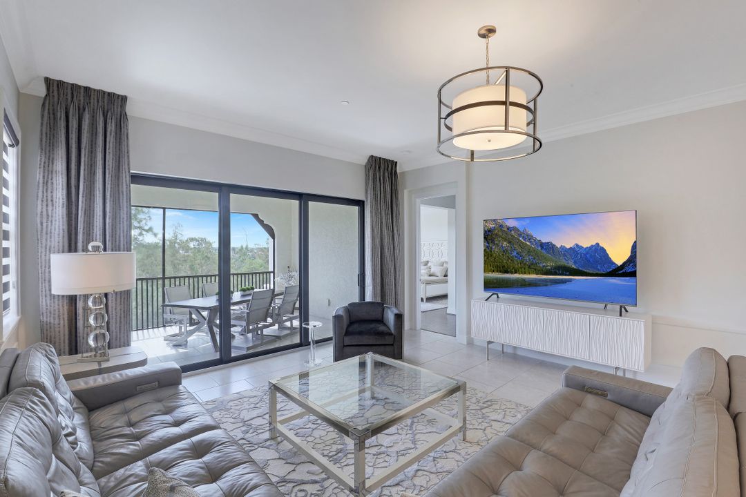 16386 Viansa Way #301, Naples, FL 34110